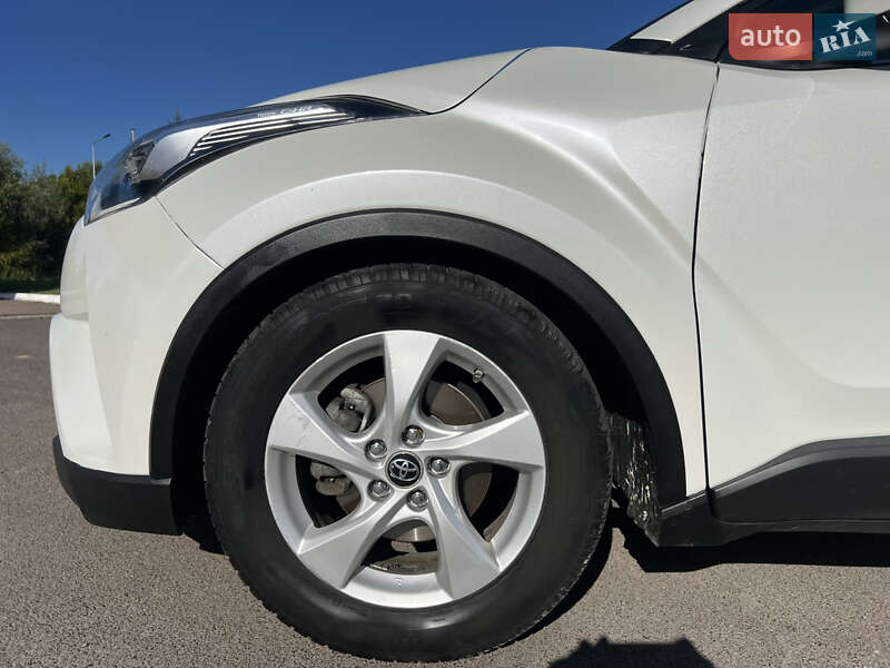 Внедорожник / Кроссовер Toyota C-HR 2018 в Львове
