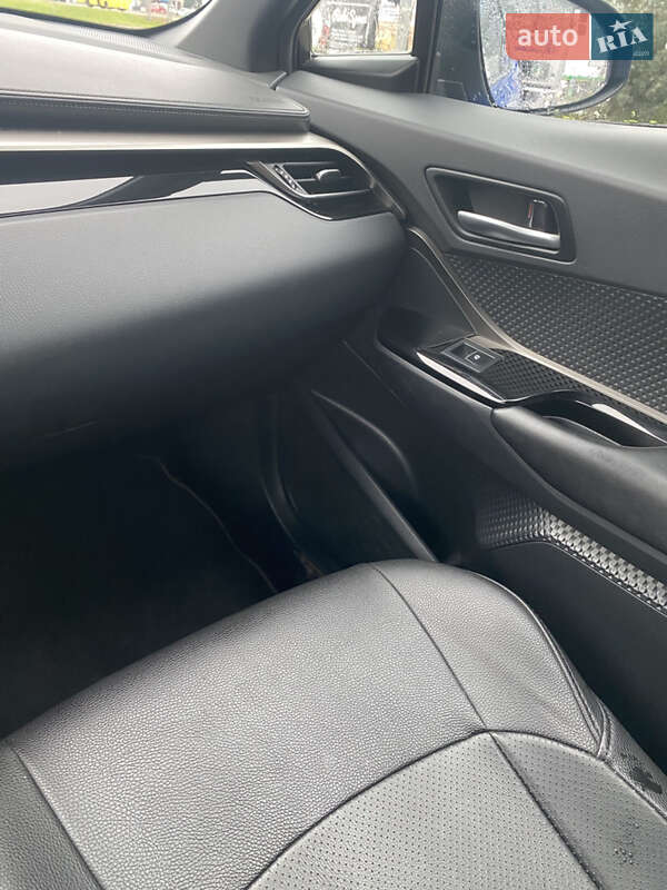 Внедорожник / Кроссовер Toyota C-HR 2019 в Киеве