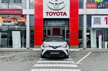 Внедорожник / Кроссовер Toyota C-HR 2021 в 