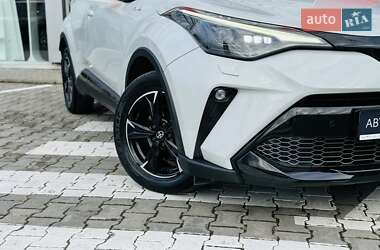 Внедорожник / Кроссовер Toyota C-HR 2021 в 