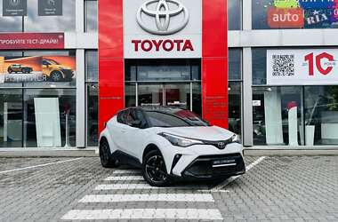 Внедорожник / Кроссовер Toyota C-HR 2021 в 