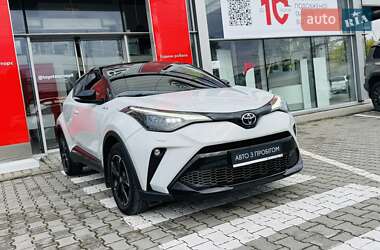 Внедорожник / Кроссовер Toyota C-HR 2021 в 