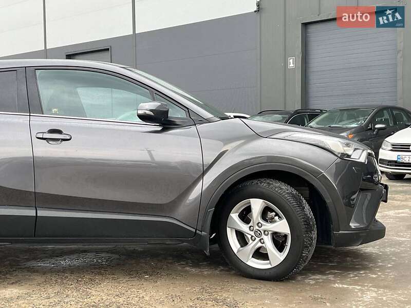 Внедорожник / Кроссовер Toyota C-HR 2017 в Львове