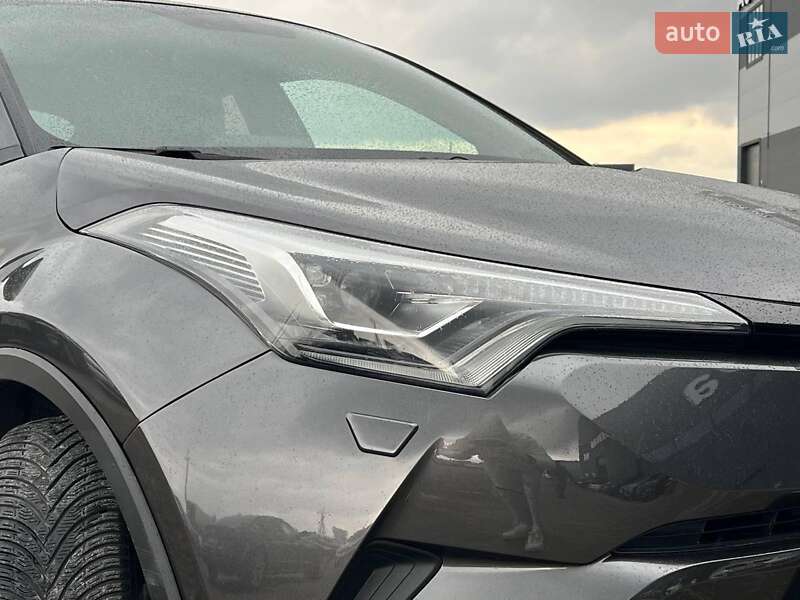 Внедорожник / Кроссовер Toyota C-HR 2017 в Львове