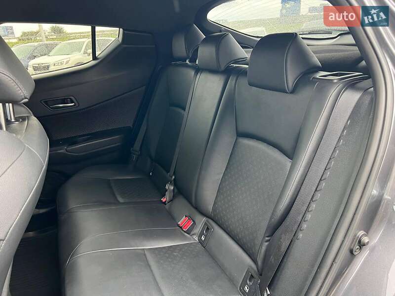 Внедорожник / Кроссовер Toyota C-HR 2017 в Львове