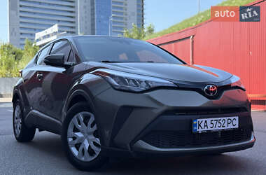 Внедорожник / Кроссовер Toyota C-HR 2021 в Киеве