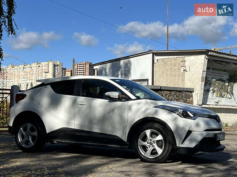 Внедорожник / Кроссовер Toyota C-HR 2018 в Киеве