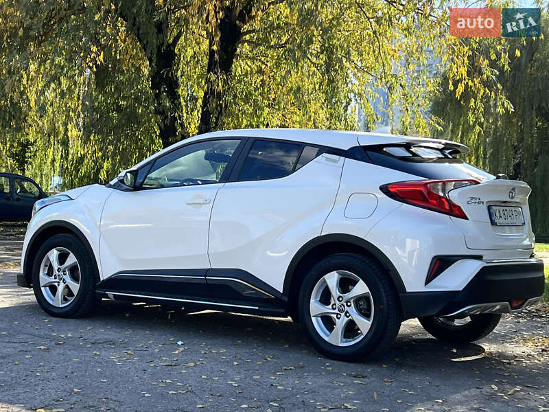 Внедорожник / Кроссовер Toyota C-HR 2018 в Киеве
