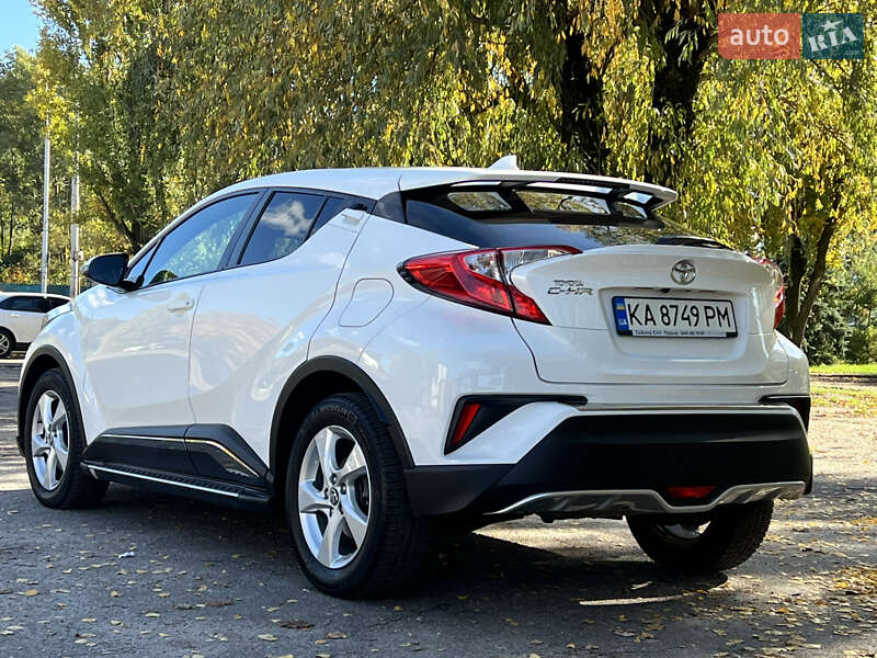 Внедорожник / Кроссовер Toyota C-HR 2018 в Киеве