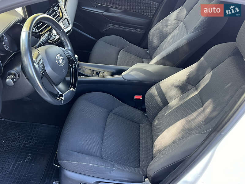 Внедорожник / Кроссовер Toyota C-HR 2018 в Киеве