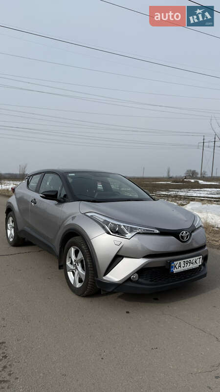 Позашляховик / Кросовер Toyota C-HR 2018 в Дніпрі
