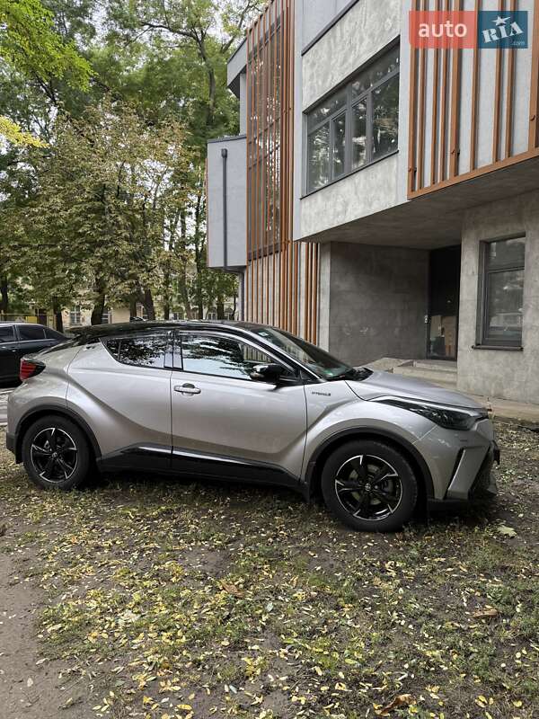 Внедорожник / Кроссовер Toyota C-HR 2021 в 