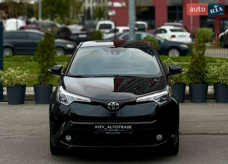 Внедорожник / Кроссовер Toyota C-HR 2017 в Киеве