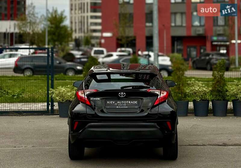 Внедорожник / Кроссовер Toyota C-HR 2017 в Киеве