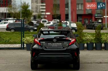 Внедорожник / Кроссовер Toyota C-HR 2017 в 