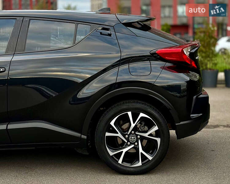 Внедорожник / Кроссовер Toyota C-HR 2017 в Киеве