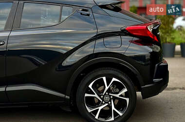 Внедорожник / Кроссовер Toyota C-HR 2017 в 