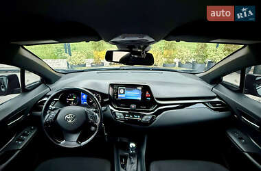 Внедорожник / Кроссовер Toyota C-HR 2017 в 