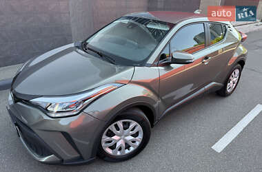 Внедорожник / Кроссовер Toyota C-HR 2021 в 