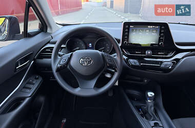Внедорожник / Кроссовер Toyota C-HR 2021 в 