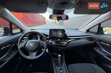 Внедорожник / Кроссовер Toyota C-HR 2021 в 
