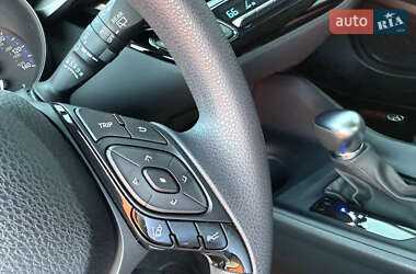 Внедорожник / Кроссовер Toyota C-HR 2021 в 