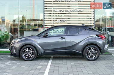 Внедорожник / Кроссовер Toyota C-HR 2020 в 