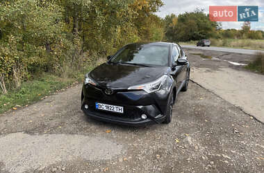Внедорожник / Кроссовер Toyota C-HR 2018 в 