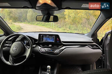 Внедорожник / Кроссовер Toyota C-HR 2018 в 