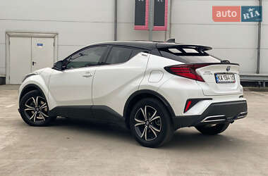 Внедорожник / Кроссовер Toyota C-HR 2022 в 
