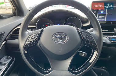 Внедорожник / Кроссовер Toyota C-HR 2022 в 