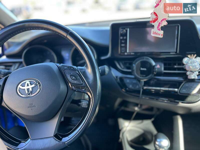Позашляховик / Кросовер Toyota C-HR 2017 в Києві