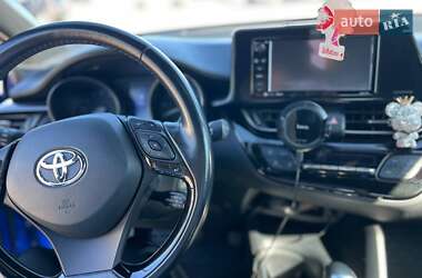 Внедорожник / Кроссовер Toyota C-HR 2017 в 