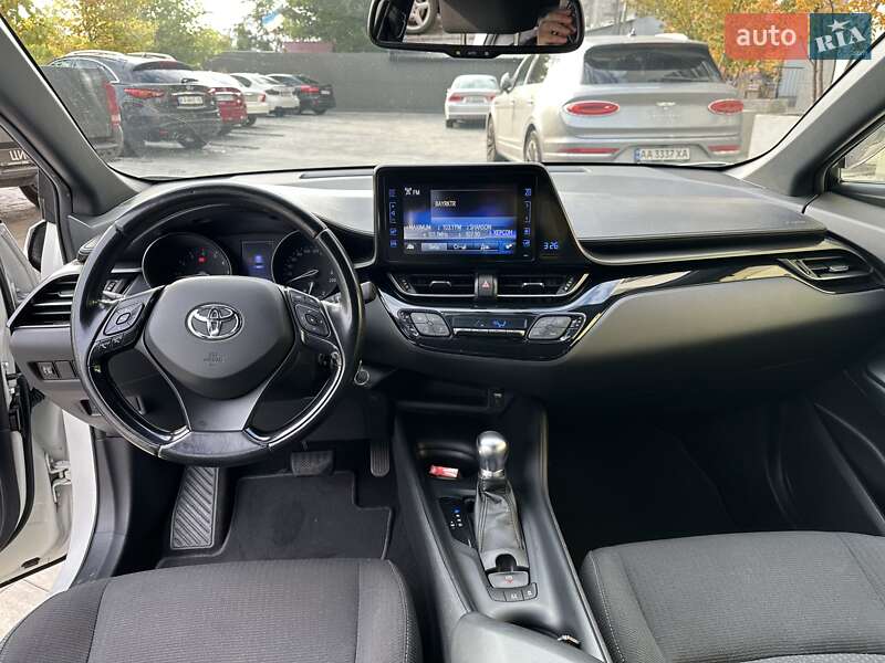 Внедорожник / Кроссовер Toyota C-HR 2016 в Киеве