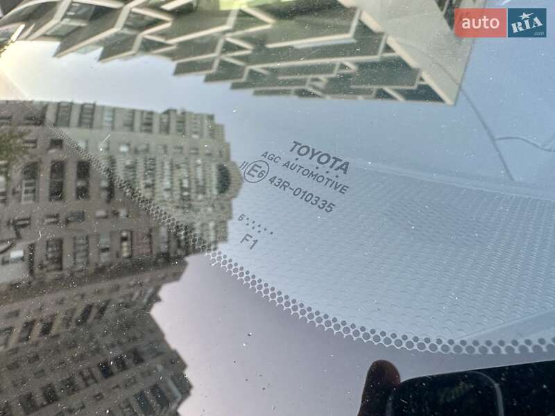 Внедорожник / Кроссовер Toyota C-HR 2016 в Киеве