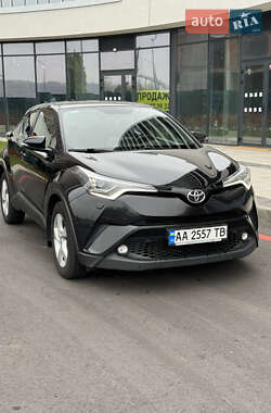 Внедорожник / Кроссовер Toyota C-HR 2018 в Киеве