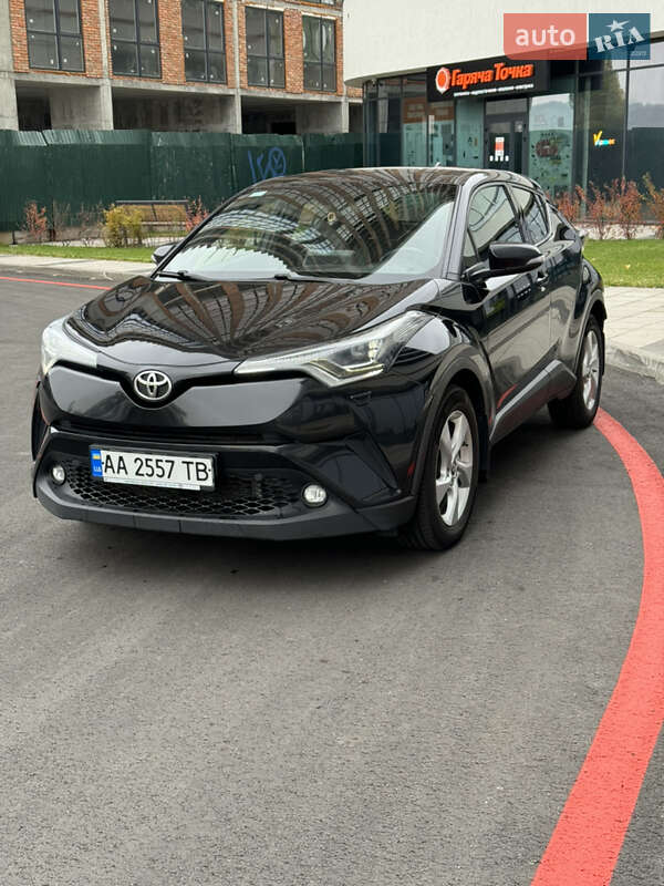 Внедорожник / Кроссовер Toyota C-HR 2018 в Киеве фото 5 Внедорожник / Кроссовер Toyota C-HR 2018 в Киеве