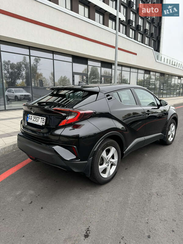 Внедорожник / Кроссовер Toyota C-HR 2018 в Киеве фото 14 Внедорожник / Кроссовер Toyota C-HR 2018 в Киеве