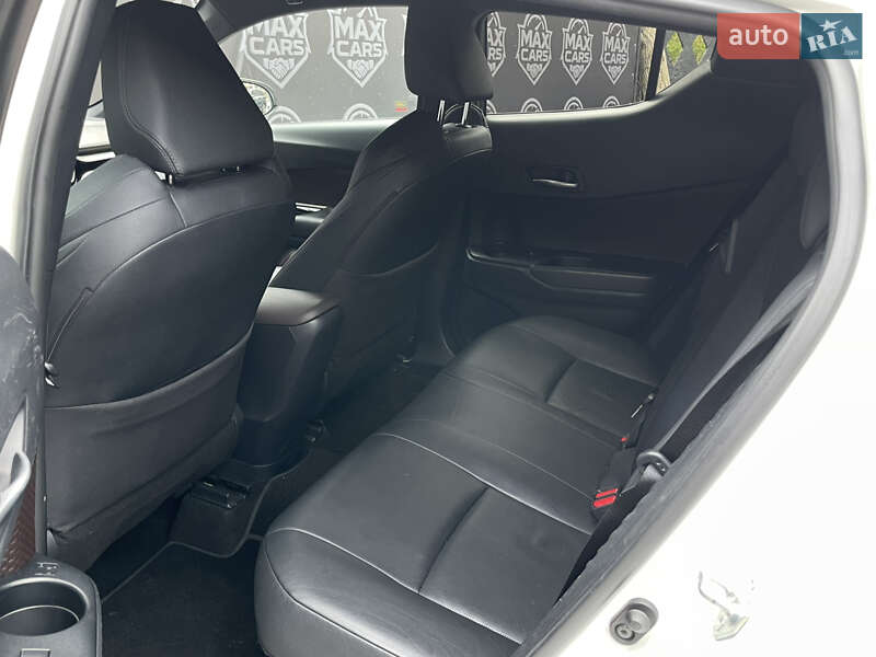 Внедорожник / Кроссовер Toyota C-HR 2018 в Киеве