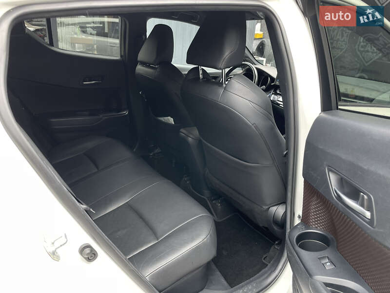 Внедорожник / Кроссовер Toyota C-HR 2018 в Киеве