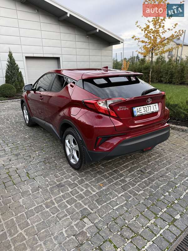 Позашляховик / Кросовер Toyota C-HR 2018 в Дніпрі фото 4 Позашляховик / Кросовер Toyota C-HR 2018 в Дніпрі