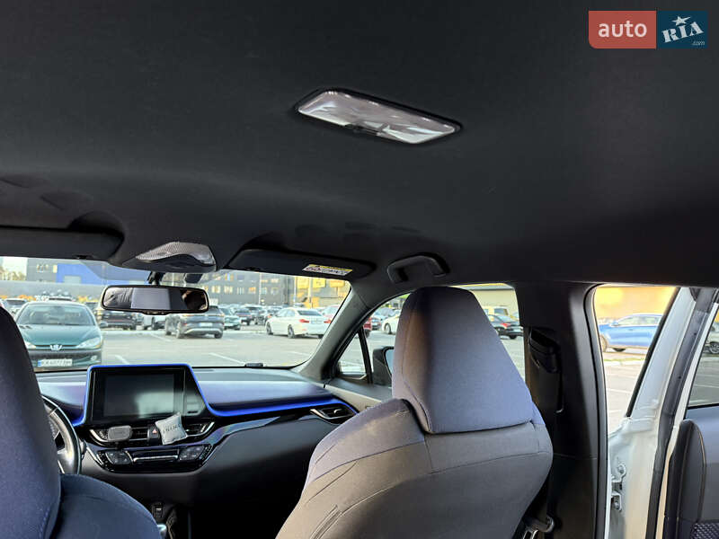 Внедорожник / Кроссовер Toyota C-HR 2017 в Киеве фото 11 Внедорожник / Кроссовер Toyota C-HR 2017 в Киеве