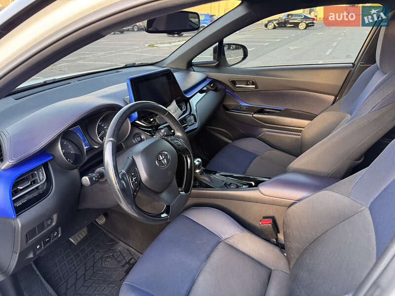 Внедорожник / Кроссовер Toyota C-HR 2017 в Киеве фото 9 Внедорожник / Кроссовер Toyota C-HR 2017 в Киеве