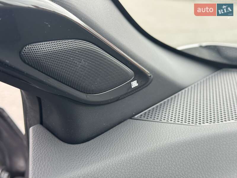 Позашляховик / Кросовер Toyota C-HR 2019 в Дніпрі фото 16 Позашляховик / Кросовер Toyota C-HR 2019 в Дніпрі