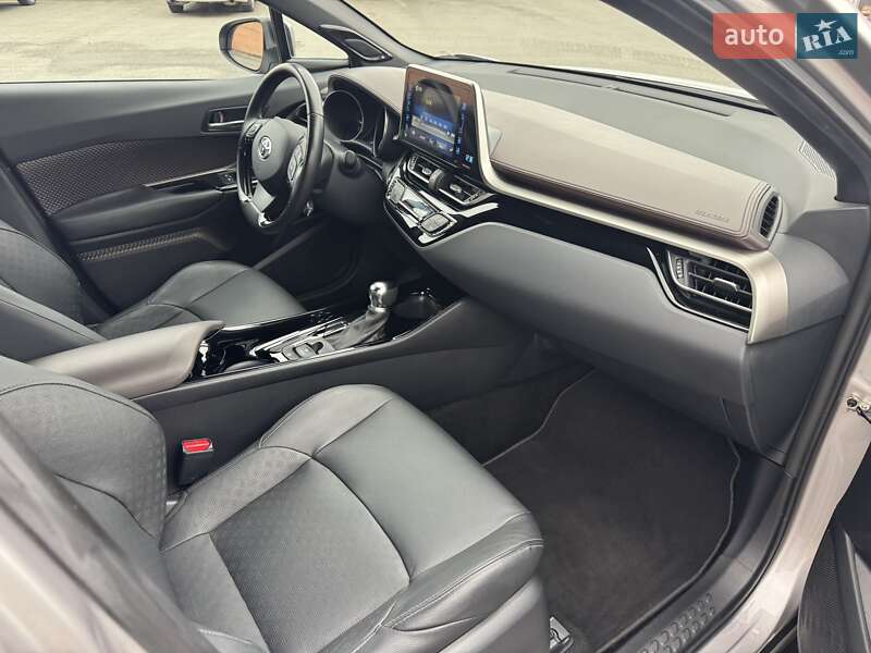 Позашляховик / Кросовер Toyota C-HR 2019 в Дніпрі фото 13 Позашляховик / Кросовер Toyota C-HR 2019 в Дніпрі