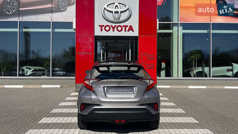 Позашляховик / Кросовер Toyota C-HR 2016 в Запоріжжі