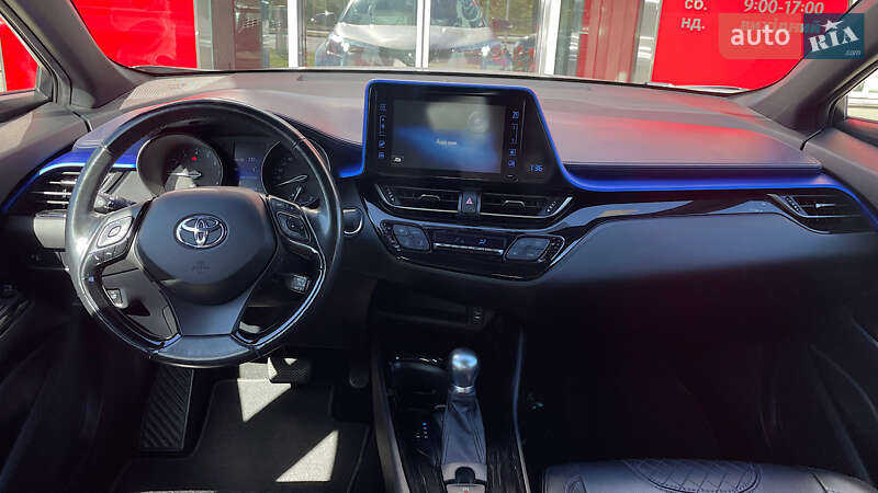 Позашляховик / Кросовер Toyota C-HR 2016 в Запоріжжі