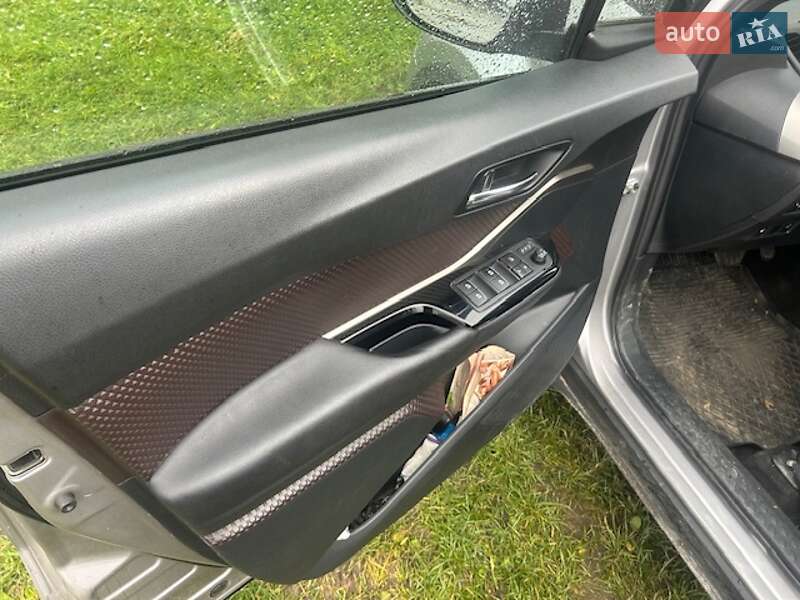 Внедорожник / Кроссовер Toyota C-HR 2016 в Львове