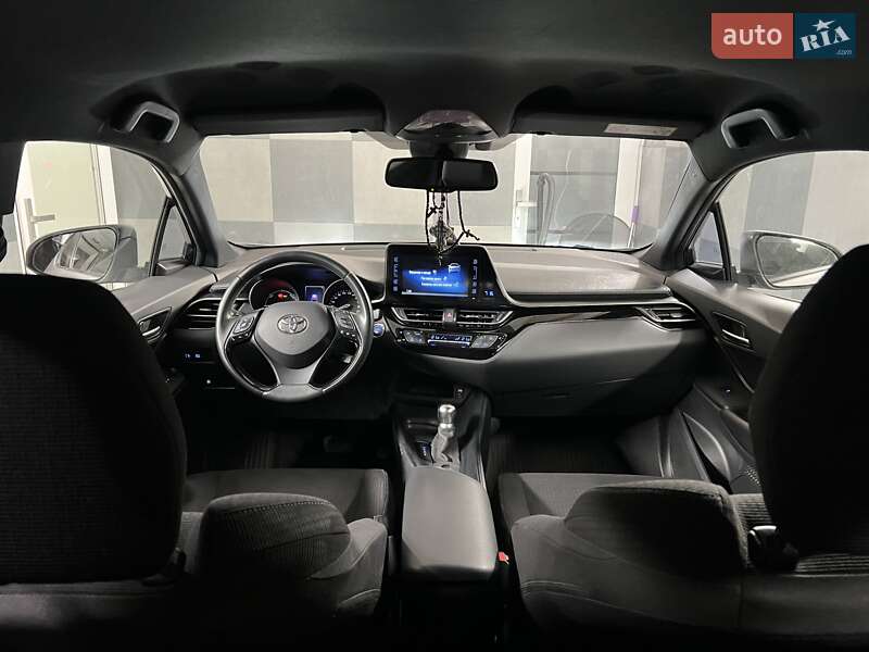 Внедорожник / Кроссовер Toyota C-HR 2019 в Черновцах