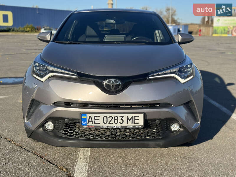 Позашляховик / Кросовер Toyota C-HR 2019 в Дніпрі фото 6 Позашляховик / Кросовер Toyota C-HR 2019 в Дніпрі
